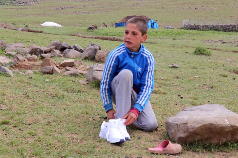 Yayladaki çocukların bayramlığı hayırseverlerden13