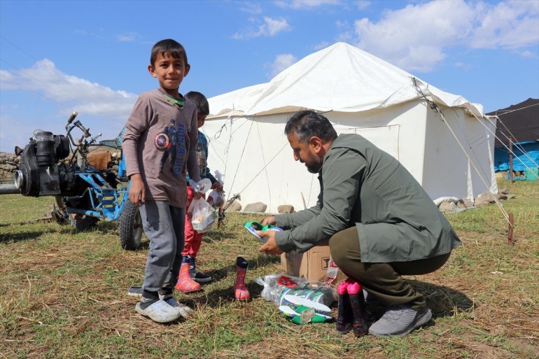 Yayladaki çocukların bayramlığı hayırseverlerden14