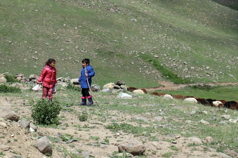 Yayladaki çocukların bayramlığı hayırseverlerden3