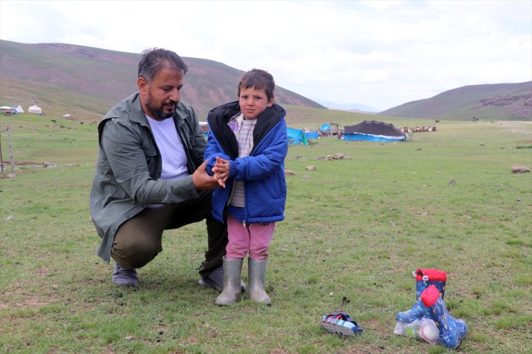 Yayladaki çocukların bayramlığı hayırseverlerden6