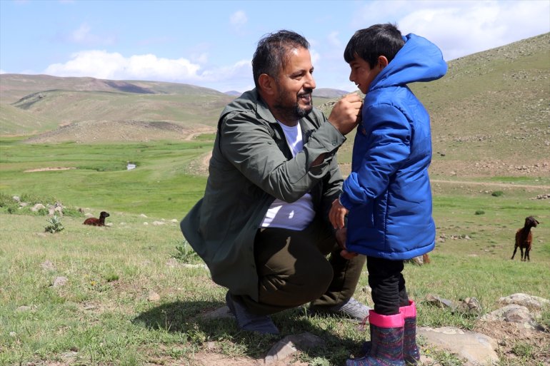 Yayladaki çocukların bayramlığı hayırseverlerden8