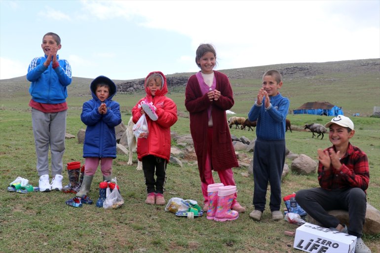 Yayladaki çocukların bayramlığı hayırseverlerden9