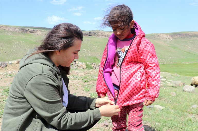 Yayladaki çocukların bayramlığı hayırseverlerden10
