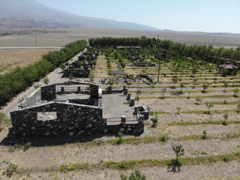 bahçesiyle araziye etmek Çorak AĞRI kurduğu meyve de turizme istiyor hizmet - 21