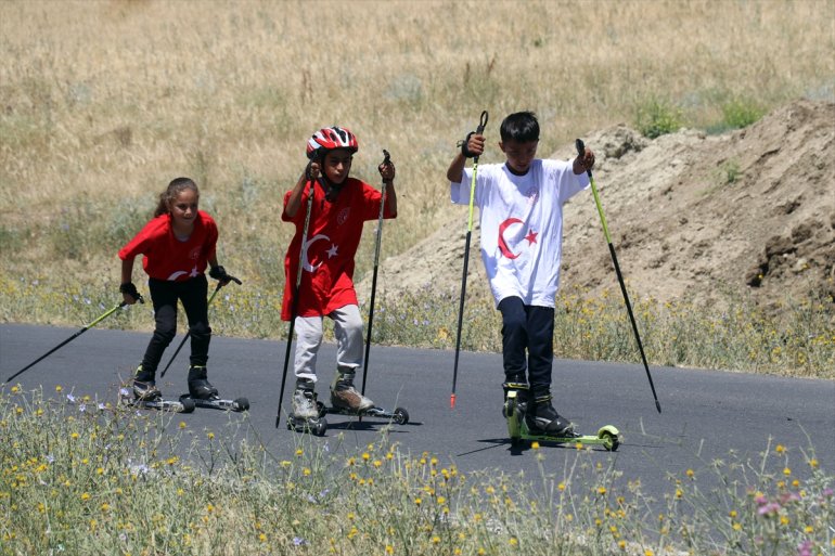 Dursun, gibi olimpiyatlarda Eski sporcu kendisi milli yetiştiriyor yarışacak AĞRI kayakçılar - 3