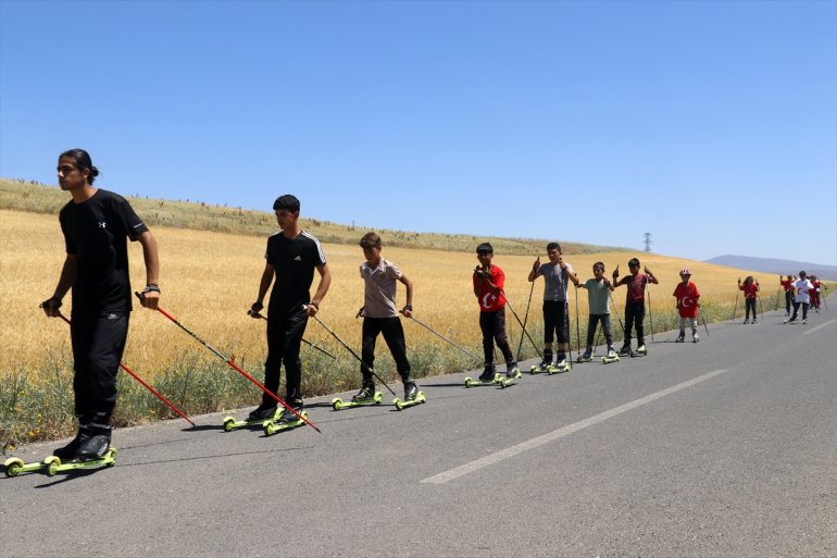 sporcu gibi yetiştiriyor yarışacak AĞRI kendisi Dursun, - Eski olimpiyatlarda kayakçılar milli 4