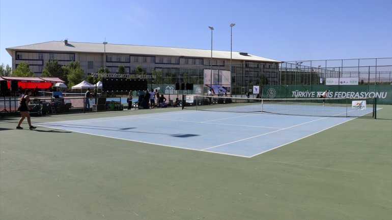 AĞRI - Geleneksel 2. Ağrı Dağı Tenis Turnuvası başladı1