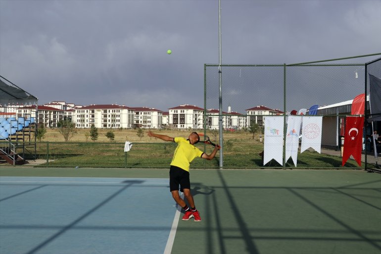 Dağı Turnuvası Tenis 2. ediyor AĞRI Geleneksel - Ağrı devam 4