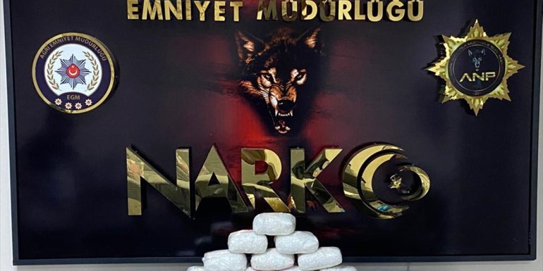 Ağrı'da İran plakalı tırda 14 kilo 242 gram uyuşturucu ele geçirildi