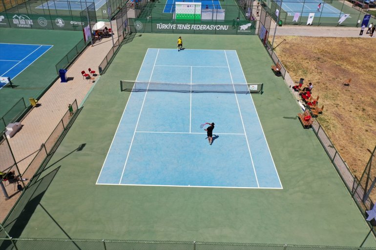 saç - Mardinli raket AĞRI kortlarda sallıyor stiliyle kendine özgü doktor 4