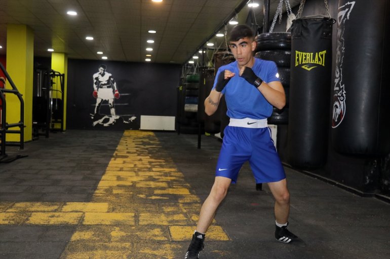 hedefi boksörün - Vefat sözünü eden AĞRI Avrupa tutan şampiyonluğu verdiği madalya babasına 3