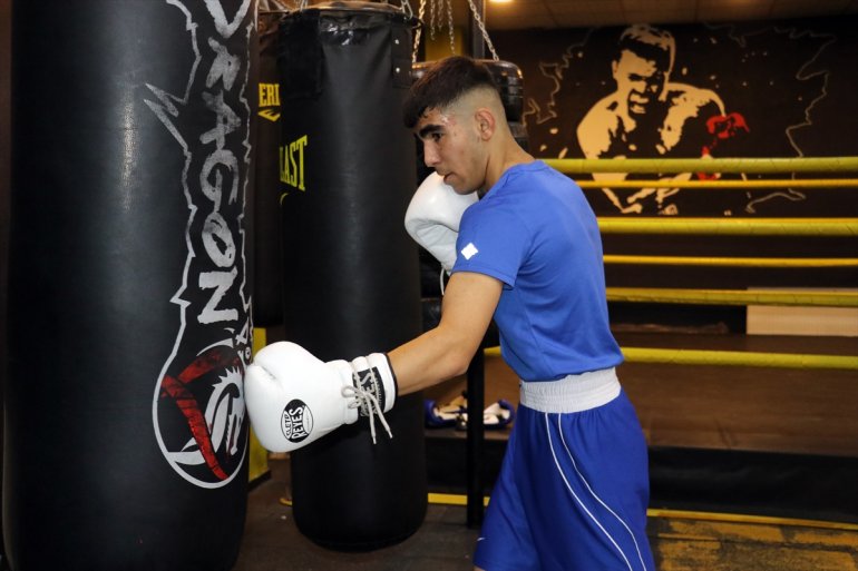 tutan boksörün şampiyonluğu babasına eden - madalya sözünü Vefat hedefi verdiği AĞRI Avrupa 5