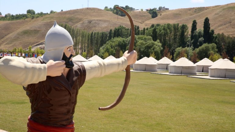 Ahlat'taki millet bahçesinde ziyaretçilere Selçuklu ruhu yaşatılacak