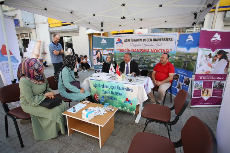 AİÇÜ, Yoğun Bir Tercih Dönemi Geçiriyor1