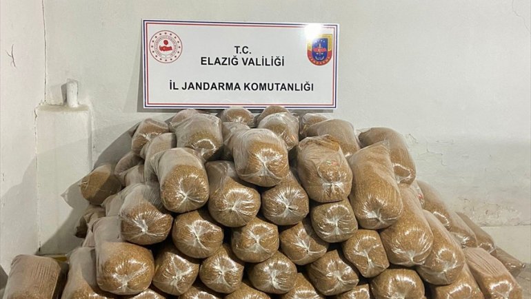 Elazığ'da 1 ton kaçak tütün ele geçirildi
