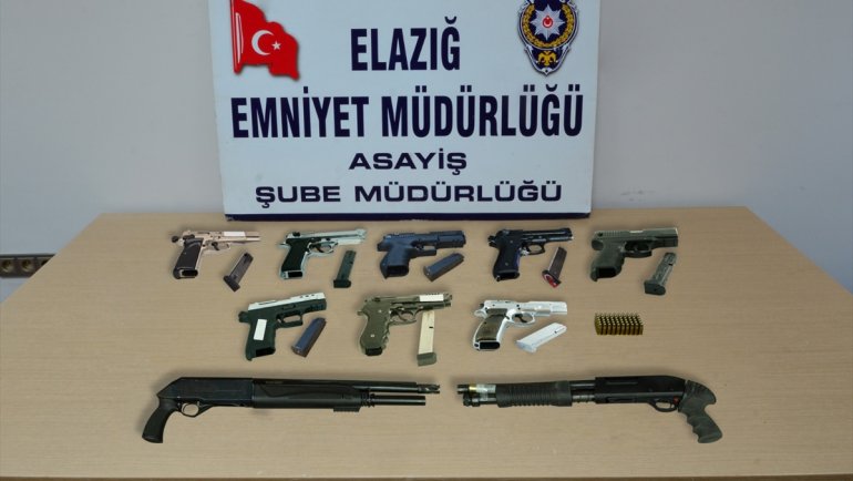 Elazığ'da asayiş uygulamalarında yakalanan 24 kişi tutuklandı