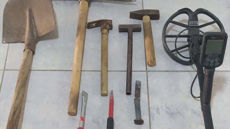 Elazığ'da kaçak kazı yapan 3 şüpheli suçüstü yakalandı