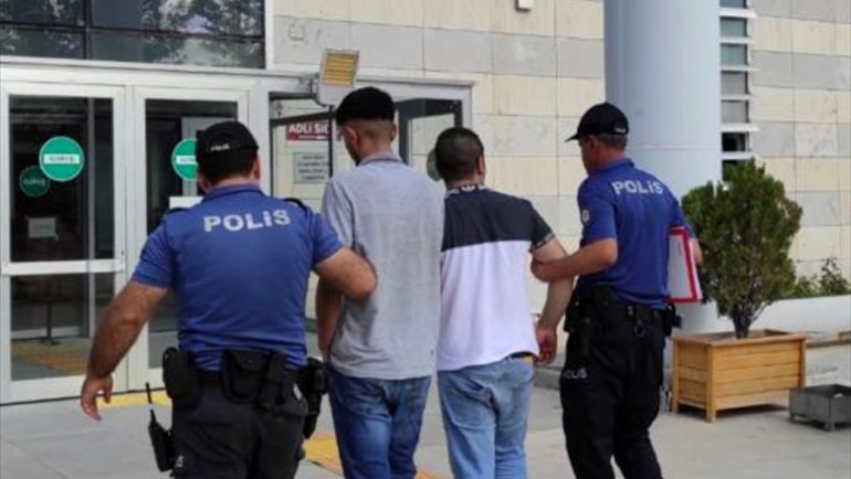 Elazığ'da kamyonet çaldıklarıyla iddiasıyla yakalanan 2 zanlından biri tutuklandı