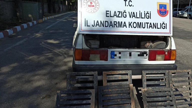 Elazığ'da rögar kapağı çaldıkları iddiasıyla 4 kişi yakalandı