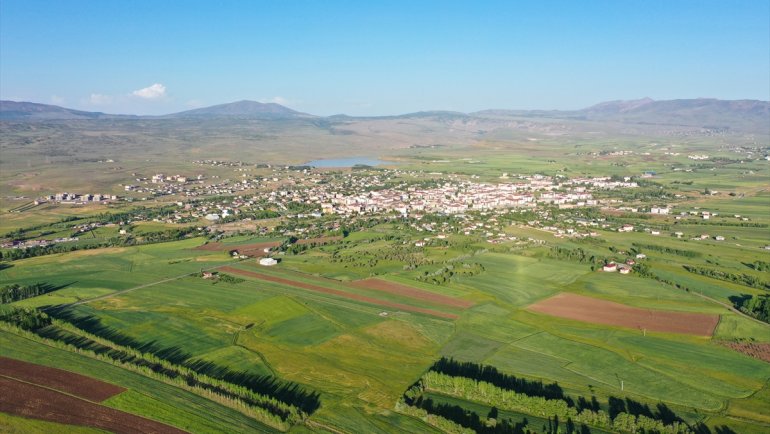 Karakoçan'ın nüfusu yazın gurbetçilerle 3 katı aşıyor