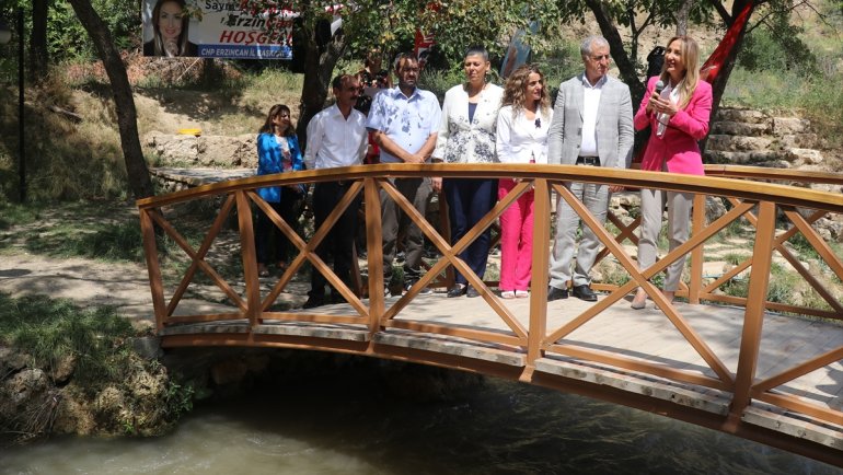 CHP'li Nazlıaka, Erzincan'da muhtar ve STK temsilcileriyle buluştu