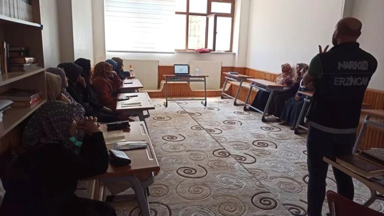 Erzincan'da kadınlara "En İyi Narkotik Polisi Anne" projesi tanıtılıyor