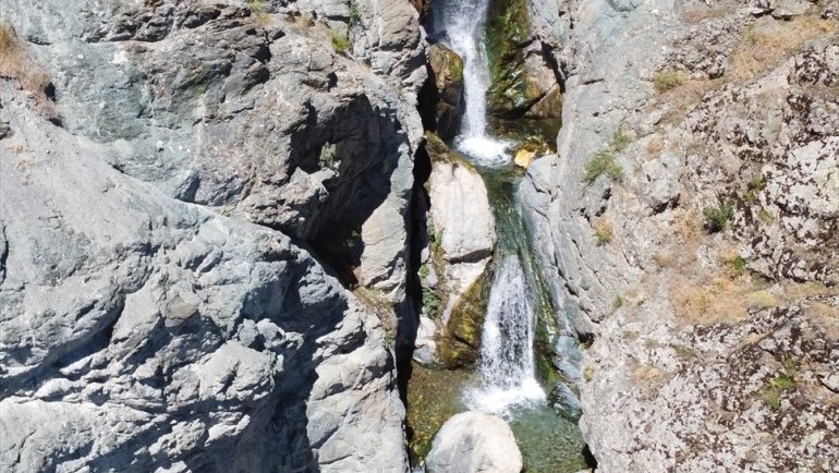 Erzincan'daki "Karacalar Şelalesi" doğa tutkunları tarafından keşfedilmeyi bekliyor