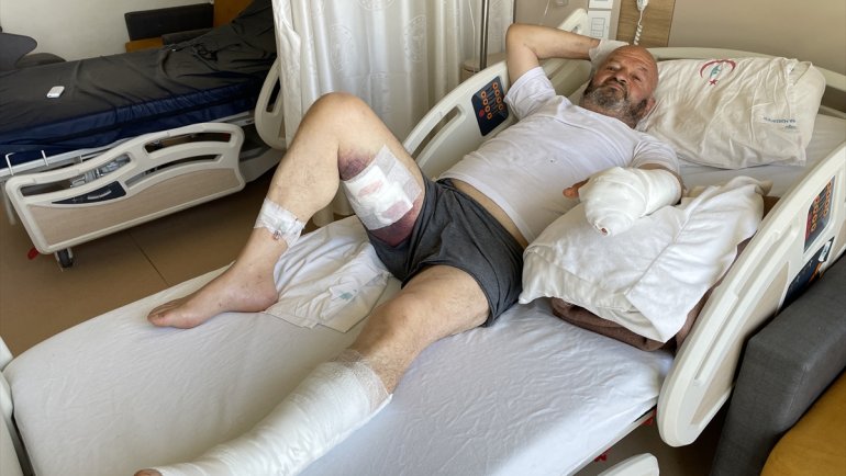 Erzurum'da ayının saldırdığı kişiyi komşusu kurtardı