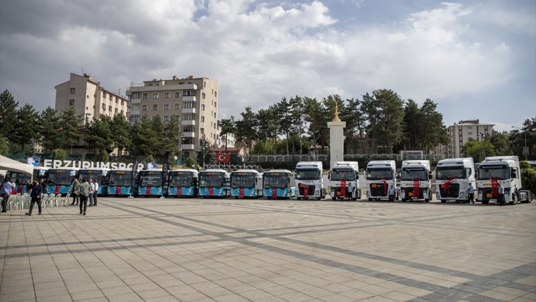 Erzurum Büyükşehir Belediyesi 19 araçla filosunu güçlendirdi1