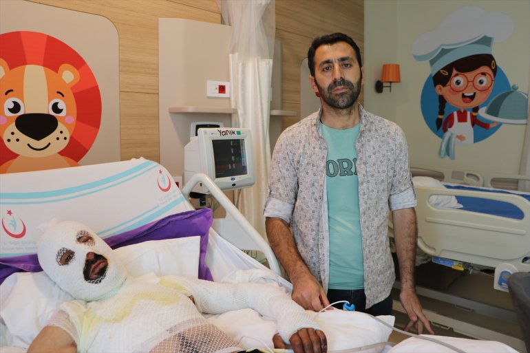 - ERZURUM kurtarırken akımına döndü sürüdeki koyunları Elektrik ölümden kapılan 2