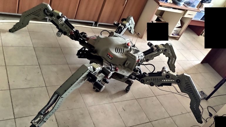 Hakkari Üniversitesi araştırma görevlisi "mini ekskavatör robotu" geliştirdi