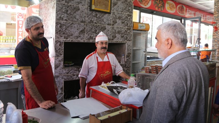 HÜDA PAR Genel Başkanı Yapıcıoğlu Van'da esnafı ziyaret etti