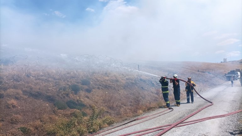 İran sınırında çıkan anız yangını söndürüldü