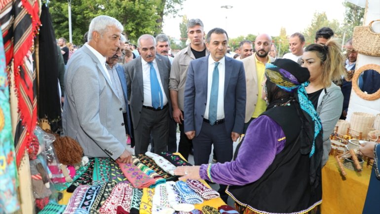 ​​​​​​"Kars 1. Altın Eller Geleneksel El Sanatları Festivali" sürüyor