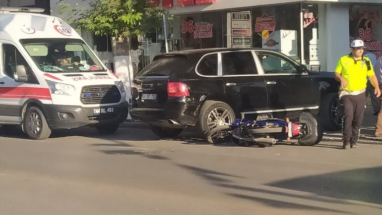 Son dakika! Malatya'da ciple çarpışan motosikletin sürücüsü yaralandı