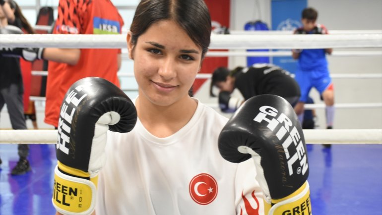Dört ay önce başladığı boksta Türkiye şampiyonluğuna ulaştı