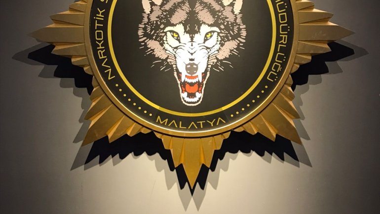 Malatya'da otomobilin tamponuna ve salça kutusuna gizlenmiş esrar ele geçirildi