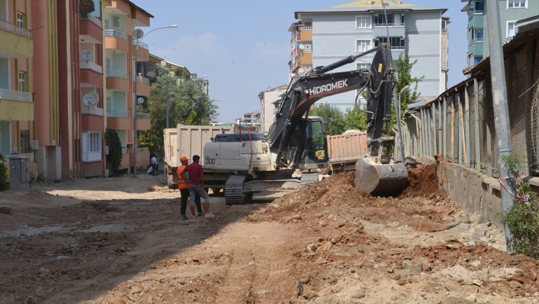Muş Belediyesinin üst yapı çalışmaları sürüyor