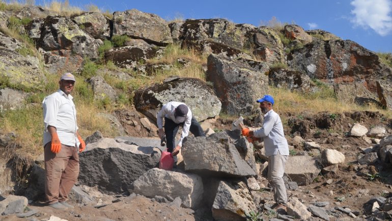 Muş Bulanık'ta çıkarılan "kevke taşı" çevre illere gönderiliyor