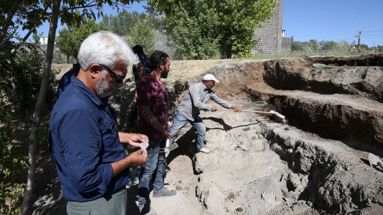 MUŞ - Malazgirt Savaşı alanının nokta tespiti için kazı çalışmaları sürüyor1