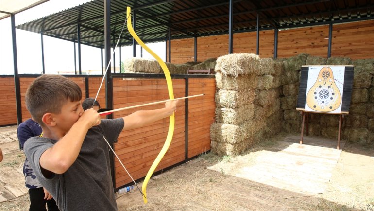"Ya Hakk" deyip yaylara asılarak ok atma deneyimi yaşadılar