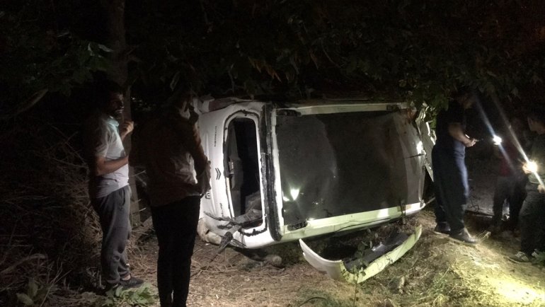 Şemdinli'de uçuruma yuvarlanan kamyonetin sürücüsü yaralandı