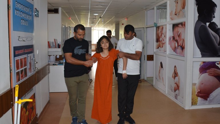 Skolyoz hastası çocuk Bitlis'te tedavi edildi