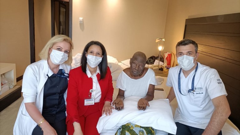 Tedavi için 3 ülke gezen Kongolu hasta şifayı Türkiye'de buldu