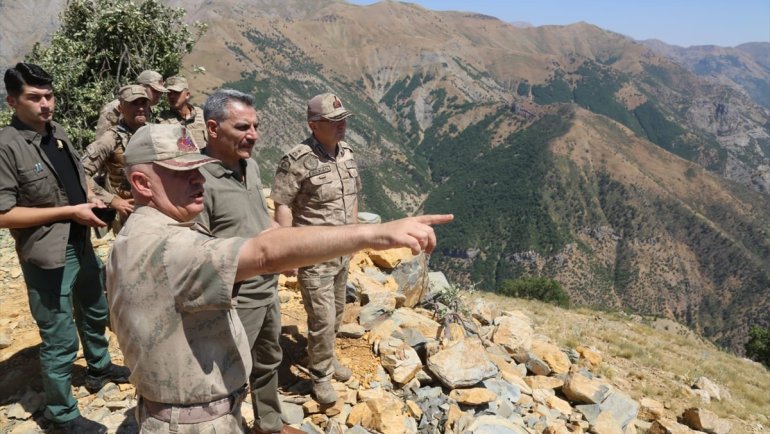 Tunceli Valisi Özkan, Kavaklıtepe Üs Bölgesi'nde incelemelerde bulundu