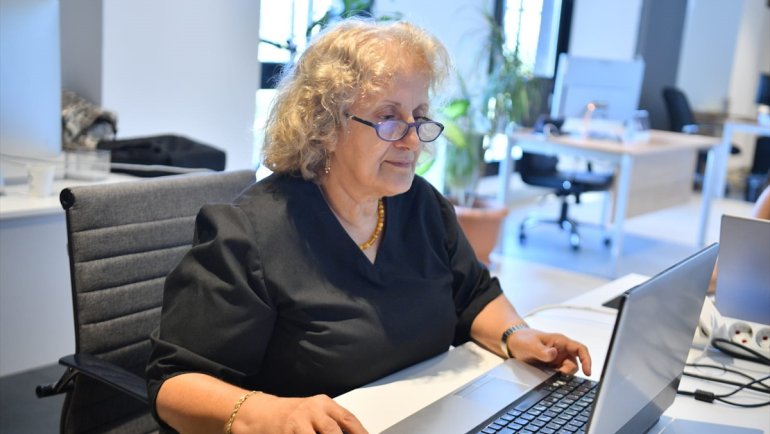 Üniversite okuma hayali 62 yaşında İstanbul Gelişim Üniversitesi'nde gerçek oldu