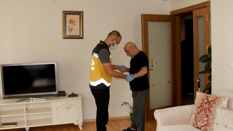 Van Büyükşehir Belediyesinin evde sağlık hizmeti uygulaması devam ediyor1