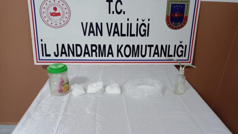 Van'da 1 kilo 24 gram sentetik uyuşturucu ele geçirildi