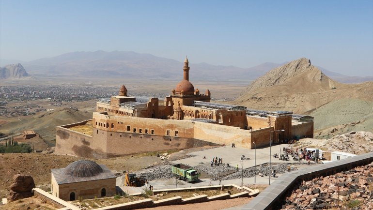 Van'da 25 bin kadına tarihi mekanlar ve doğal güzellikler gezdirildi