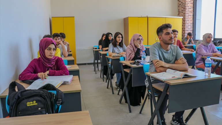 Van'da 859 öğrenci belediyelerin kurslarıyla üniversiteye yerleşti